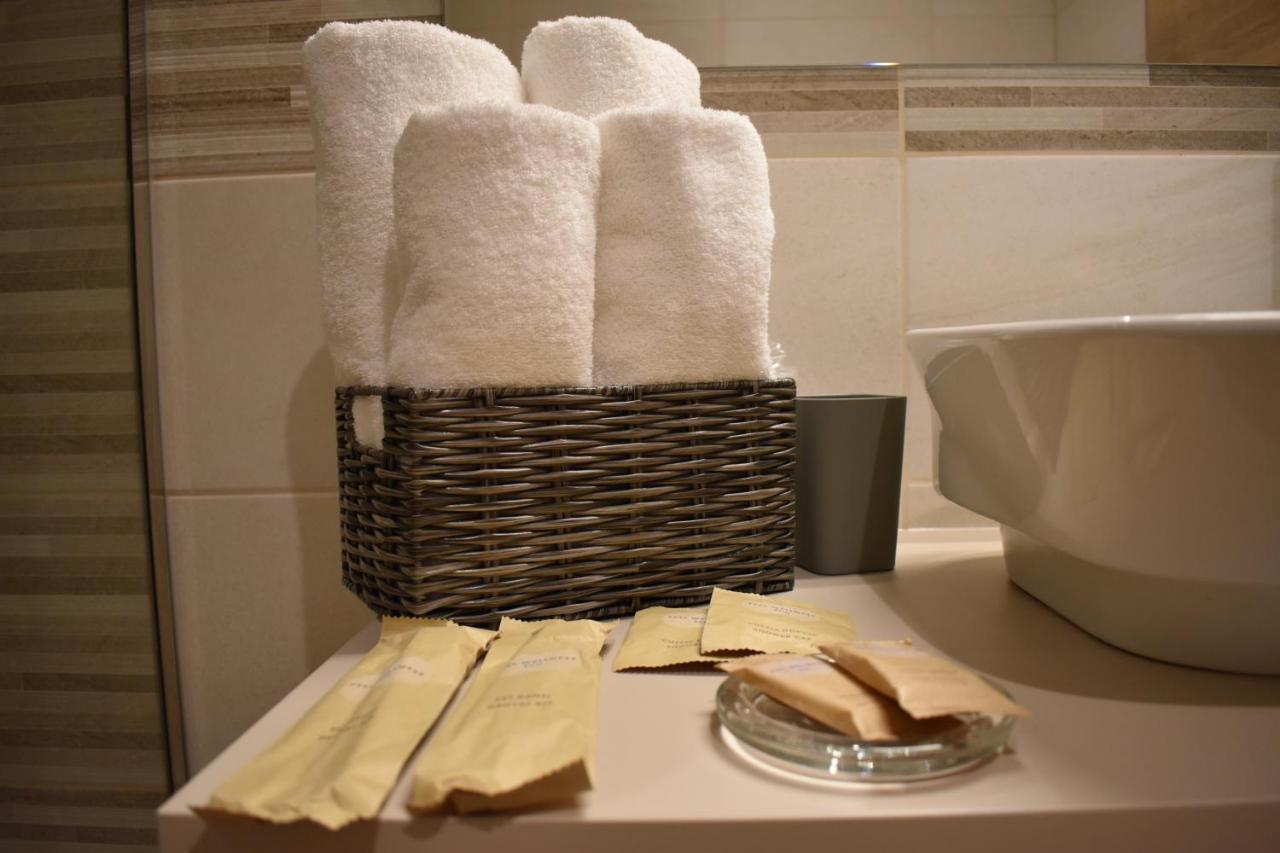 Hotel Delfin Lanterna Tar-Vabriga 外观 照片
