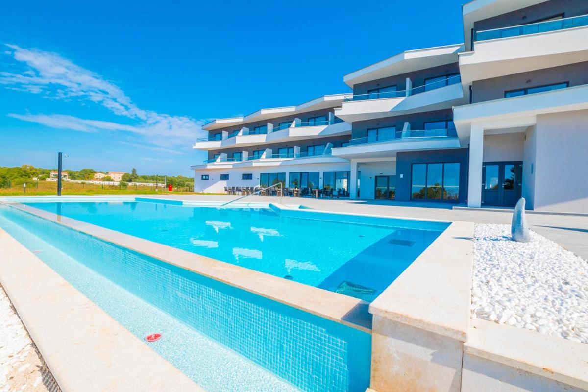 Hotel Delfin Lanterna Tar-Vabriga 外观 照片