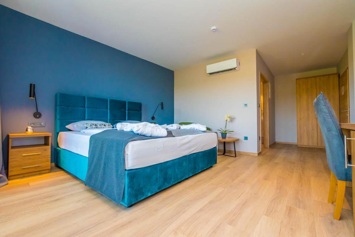 Hotel Delfin Lanterna Tar-Vabriga 外观 照片