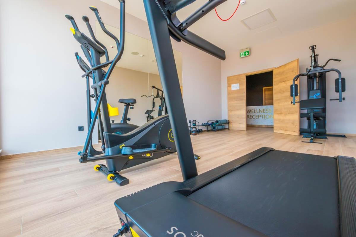 Hotel Delfin Lanterna Tar-Vabriga 外观 照片