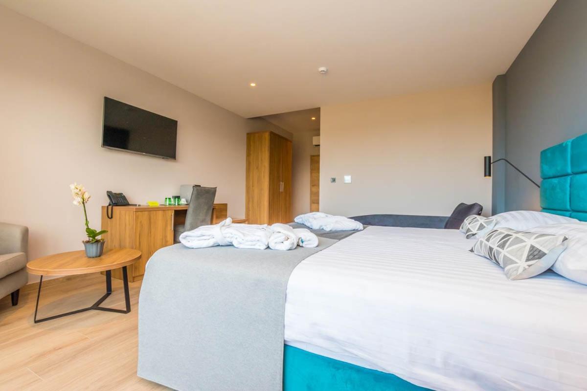Hotel Delfin Lanterna Tar-Vabriga 外观 照片