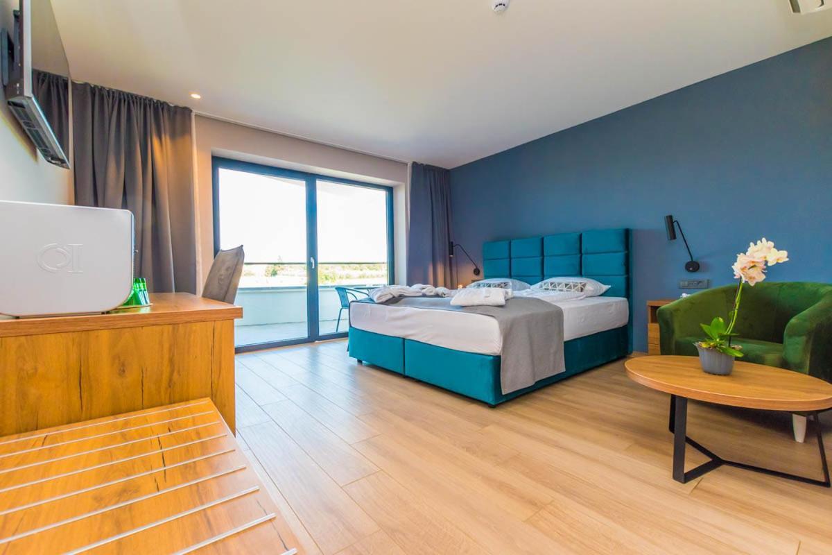 Hotel Delfin Lanterna Tar-Vabriga 外观 照片