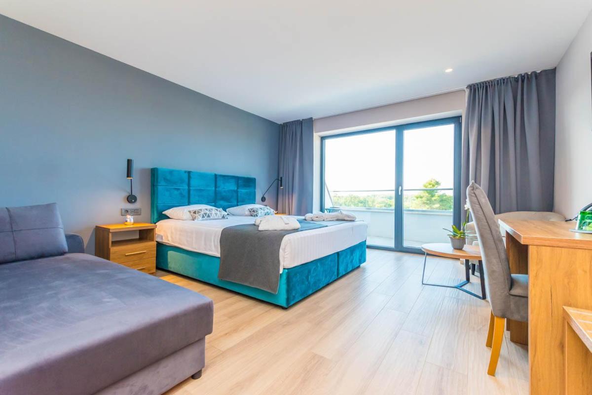 Hotel Delfin Lanterna Tar-Vabriga 外观 照片