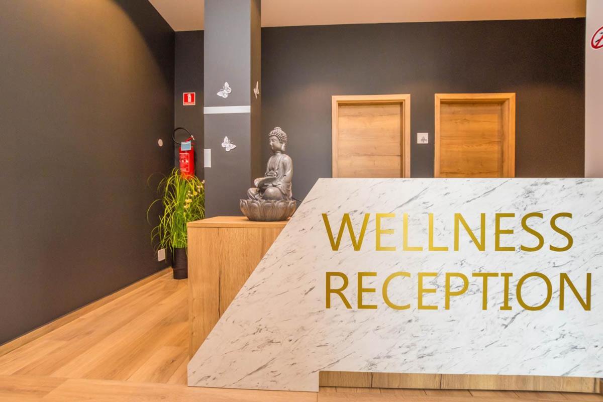 Hotel Delfin Lanterna Tar-Vabriga 外观 照片