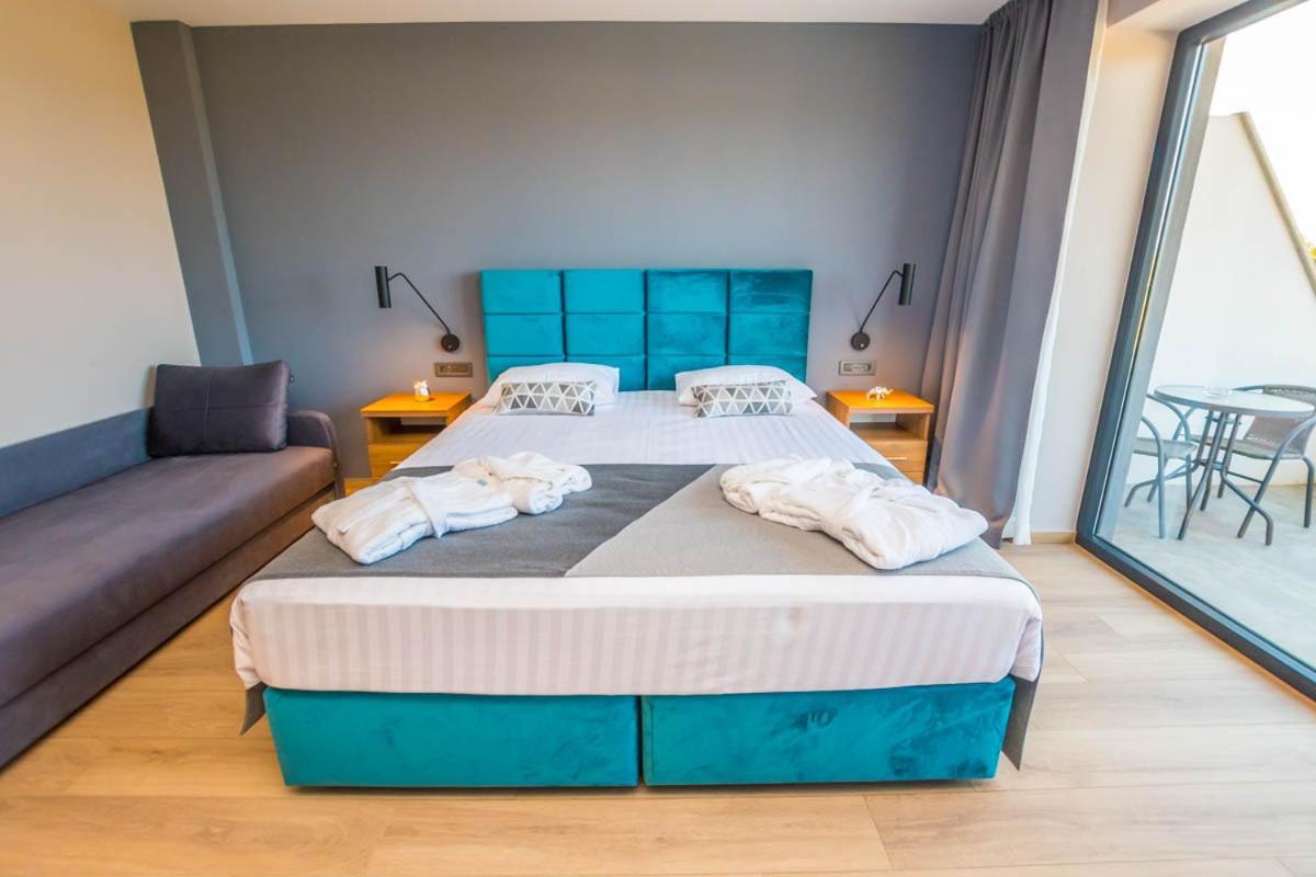 Hotel Delfin Lanterna Tar-Vabriga 外观 照片