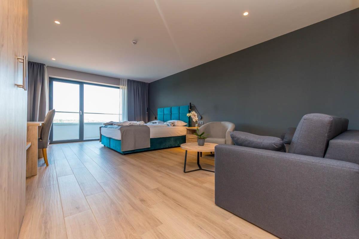 Hotel Delfin Lanterna Tar-Vabriga 外观 照片