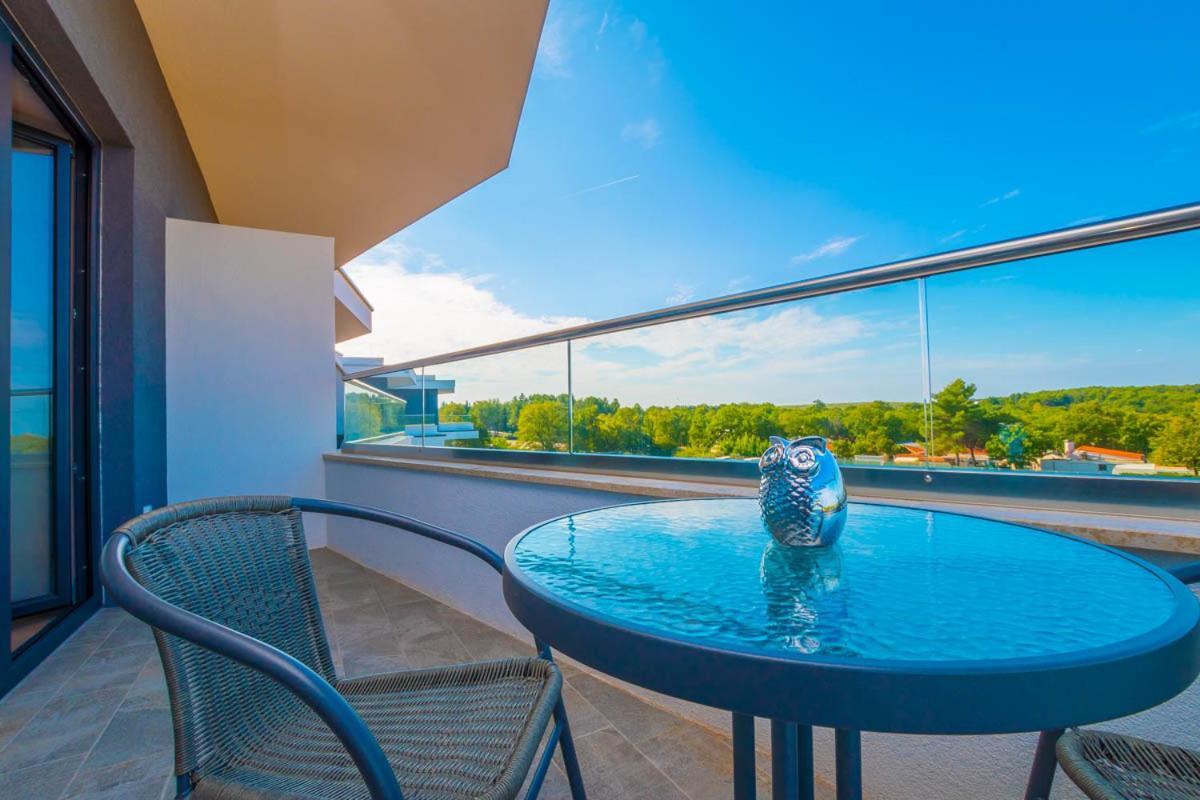 Hotel Delfin Lanterna Tar-Vabriga 外观 照片