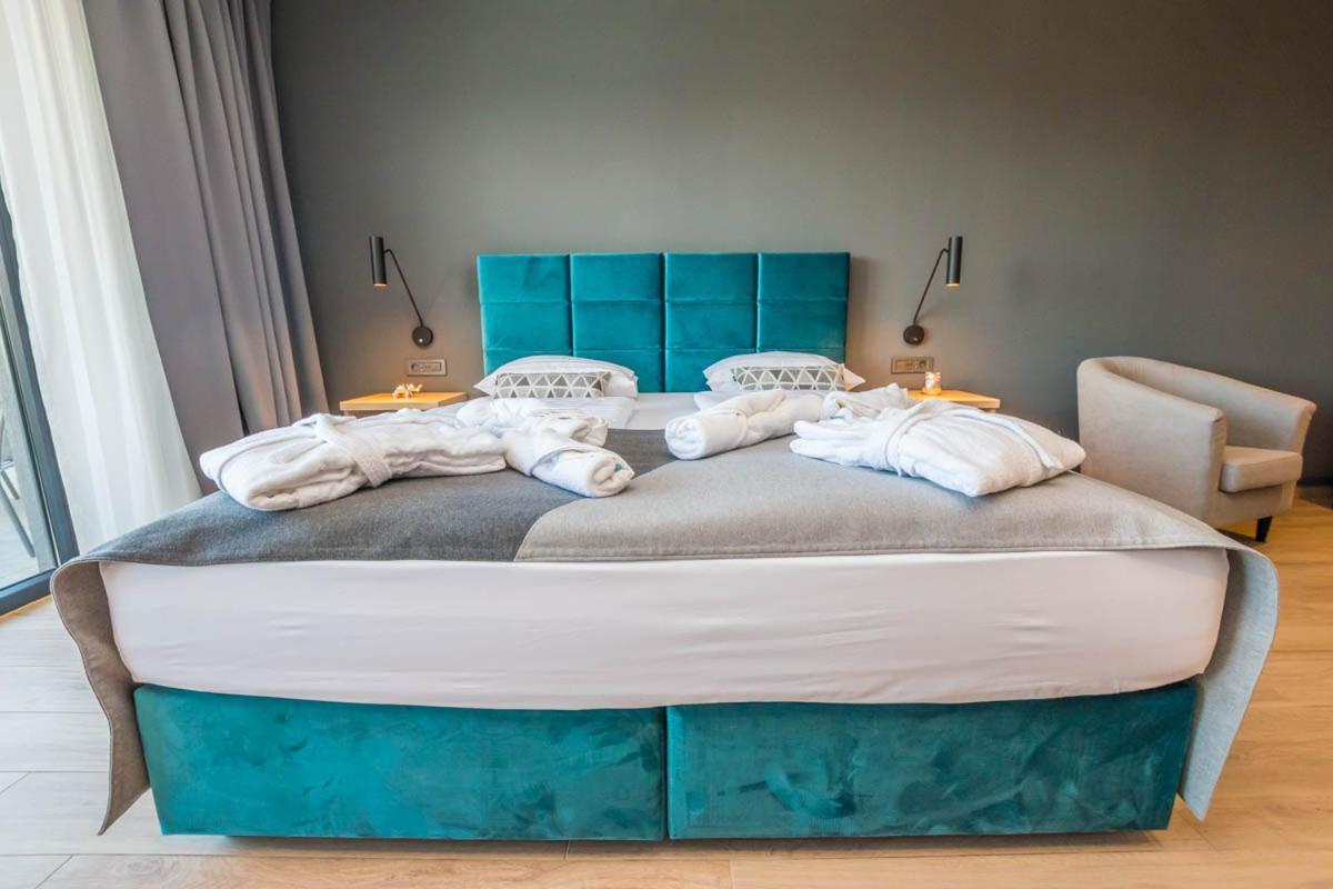 Hotel Delfin Lanterna Tar-Vabriga 外观 照片