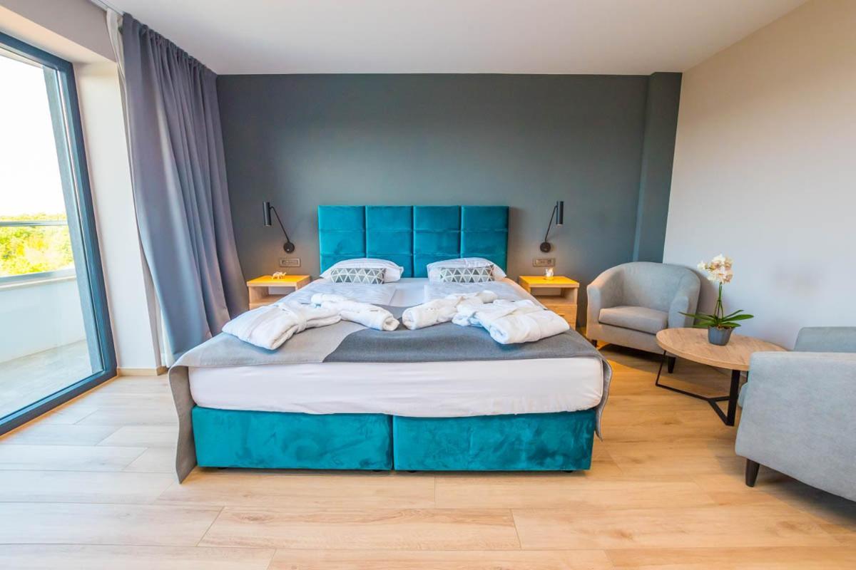 Hotel Delfin Lanterna Tar-Vabriga 外观 照片