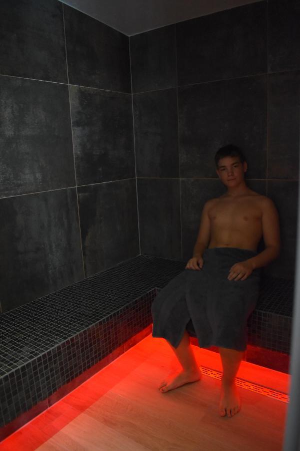 Hotel Delfin Lanterna Tar-Vabriga 外观 照片