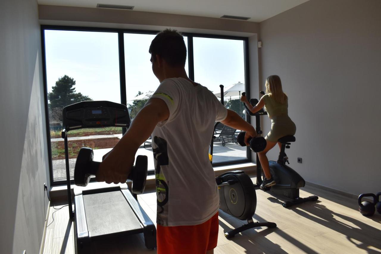 Hotel Delfin Lanterna Tar-Vabriga 外观 照片