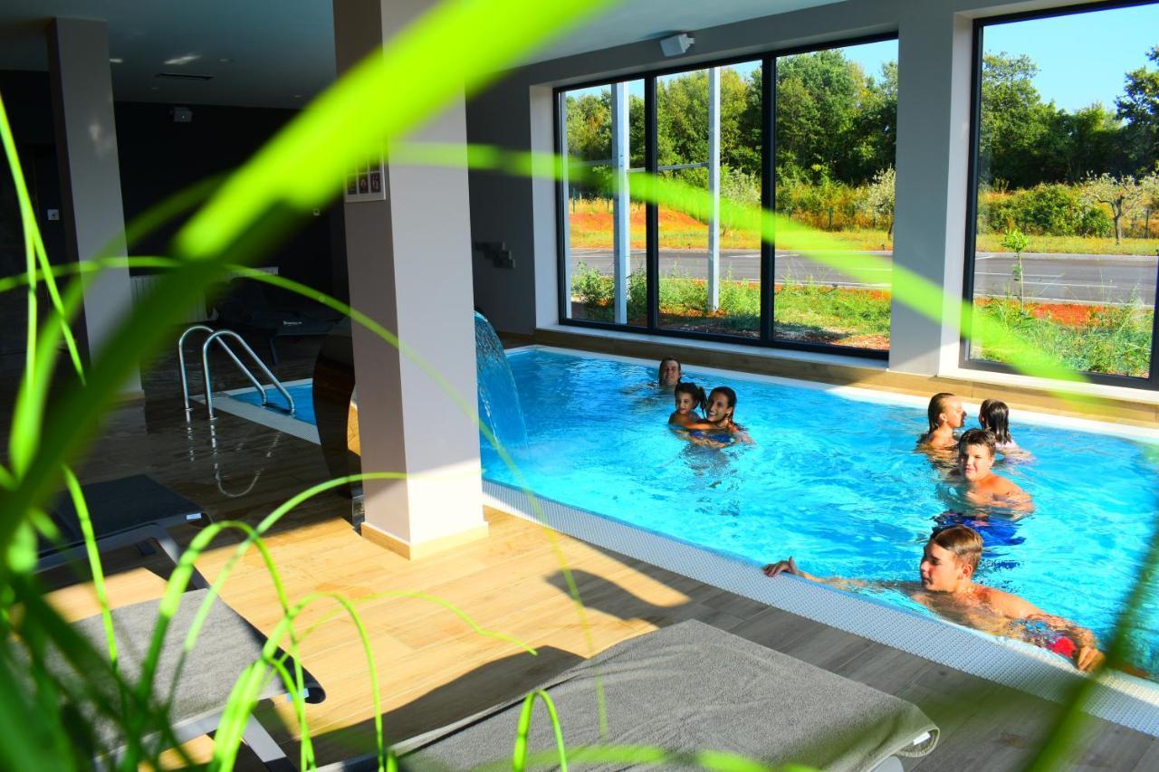 Hotel Delfin Lanterna Tar-Vabriga 外观 照片