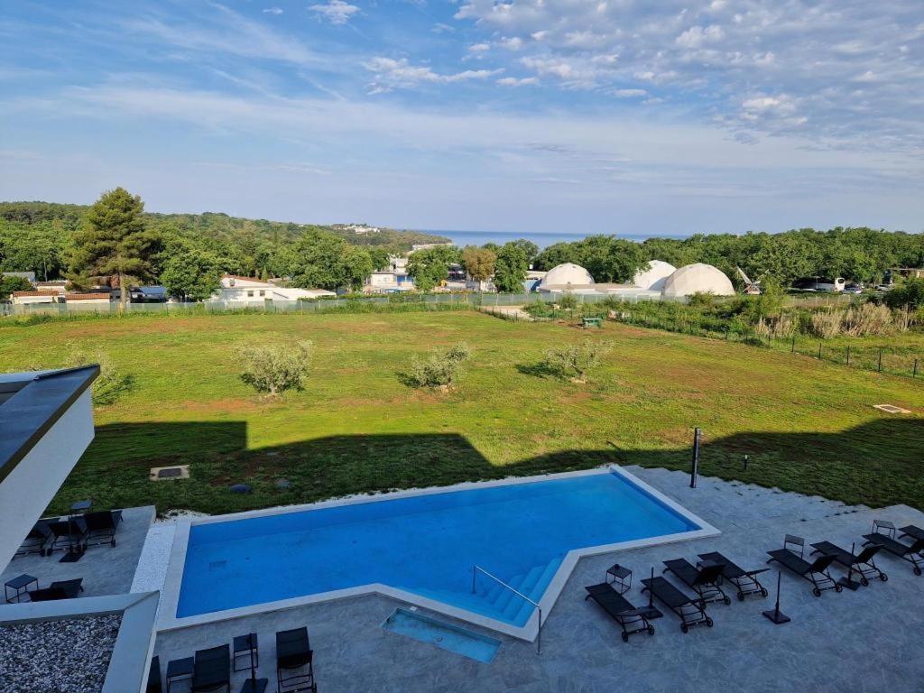 Hotel Delfin Lanterna Tar-Vabriga 外观 照片
