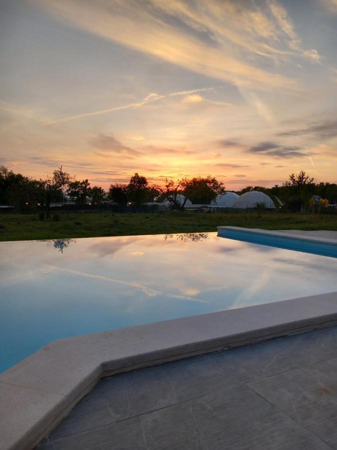 Hotel Delfin Lanterna Tar-Vabriga 外观 照片