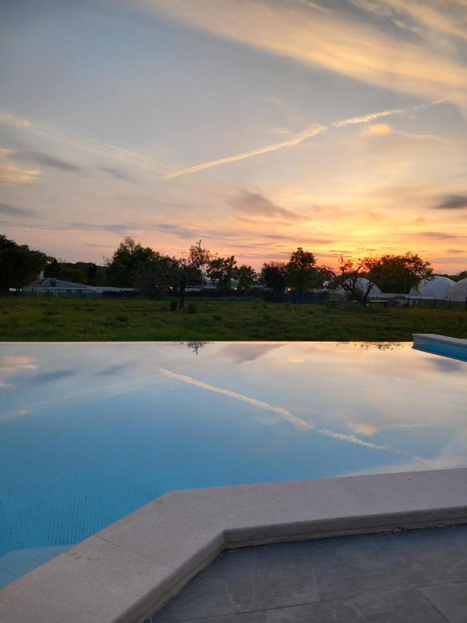 Hotel Delfin Lanterna Tar-Vabriga 外观 照片