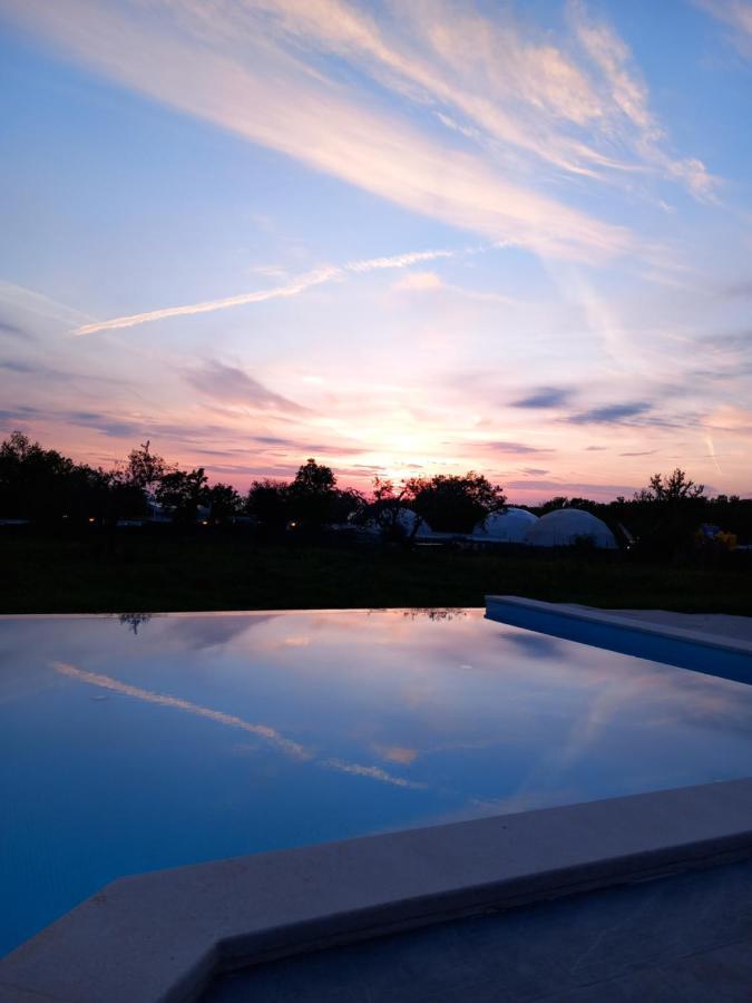 Hotel Delfin Lanterna Tar-Vabriga 外观 照片
