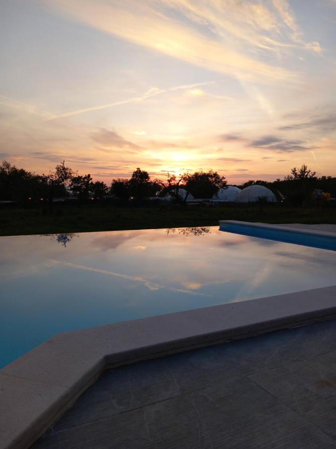 Hotel Delfin Lanterna Tar-Vabriga 外观 照片