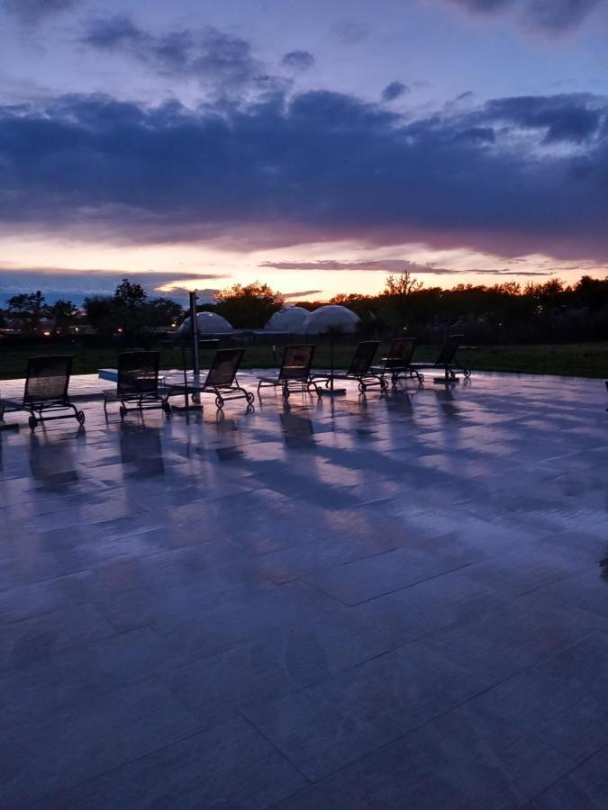 Hotel Delfin Lanterna Tar-Vabriga 外观 照片